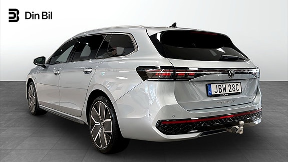 Volkswagen Passat 3 of 12