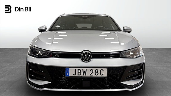 Volkswagen Passat 4 of 12