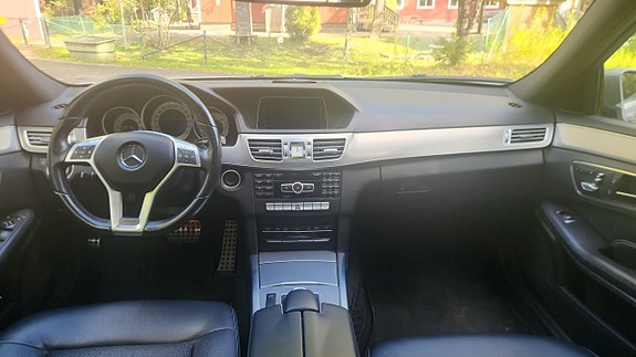 Mercedes-Benz E350 9 of 16