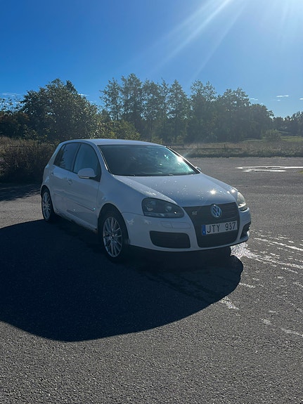 Volkswagen Golf V 3 of 9