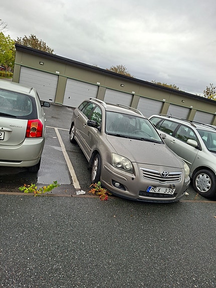 Toyota Avensis 3 of 8