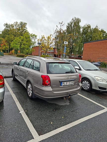Toyota Avensis 7 of 8
