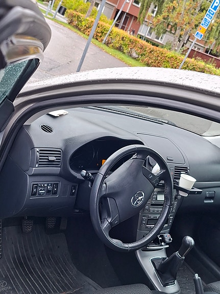 Toyota Avensis 5 of 8