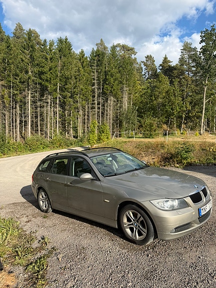 BMW 320d 2 of 7