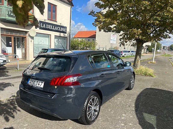 Peugeot 308 2 of 7
