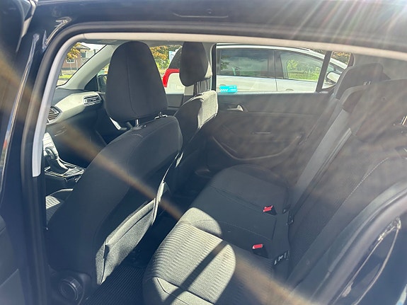 Peugeot 308 3 of 7