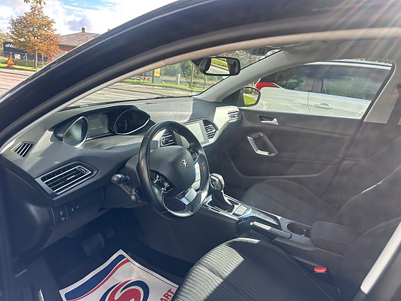 Peugeot 308 5 of 7