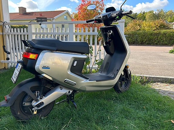 NIU Mqi+ Sport 45km/h 2 of 3