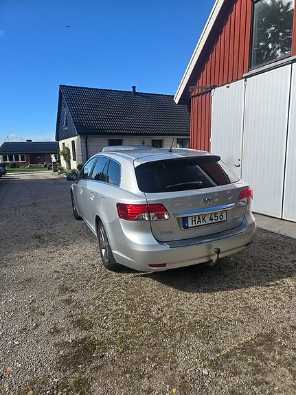 Toyota Avensis 3 of 9