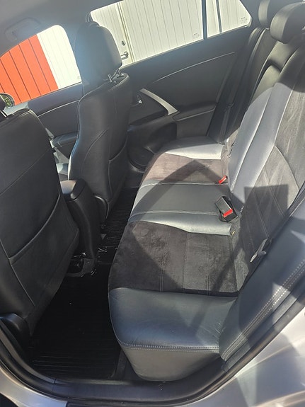 Toyota Avensis 7 of 9
