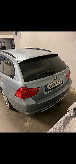 BMW 320d 2 of 4