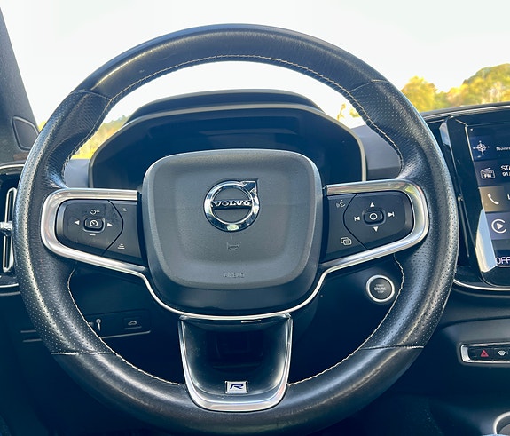 Volvo XC40 8 of 11