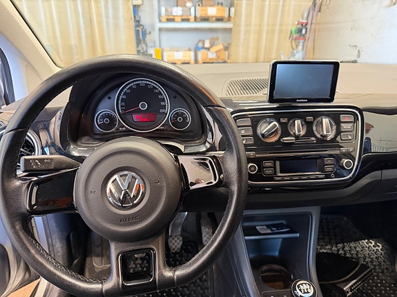 Volkswagen UP! 4 of 12