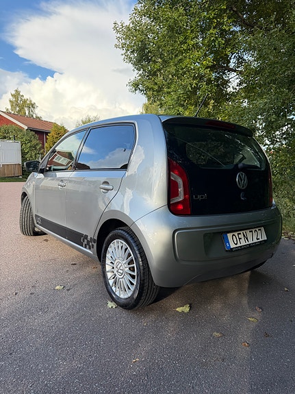 Volkswagen UP! 2 of 12
