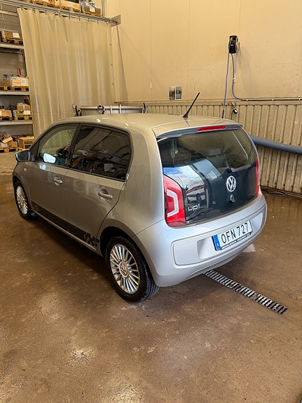 Volkswagen UP! 8 of 12