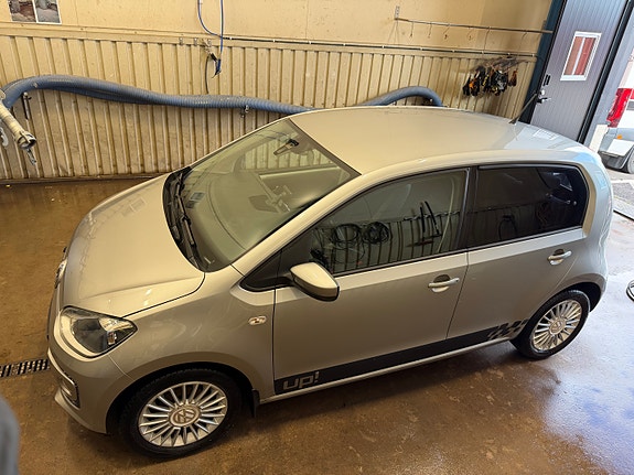 Volkswagen UP! 10 of 12