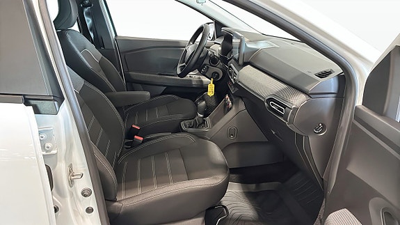 Dacia Sandero 12 of 25