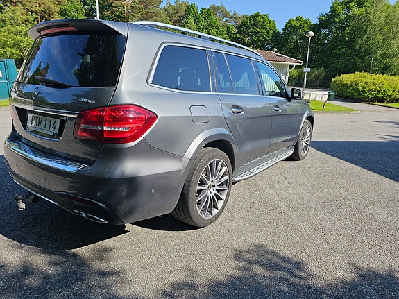 Mercedes-Benz GLS350 d 2 of 8
