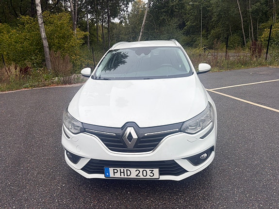 Renault Megane IV 2 of 8