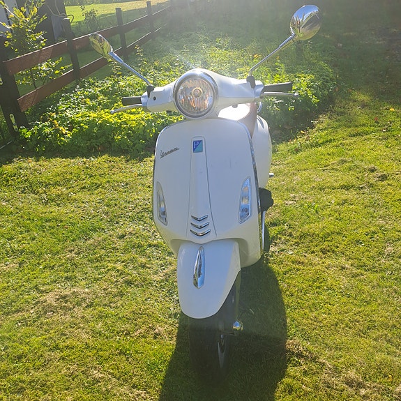 Piaggio Vespa primavera 2 t 2 of 9