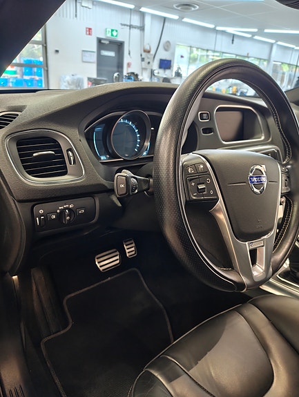 Volvo V40 11 of 19