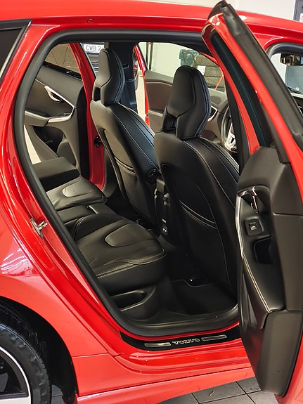 Volvo V40 16 of 19
