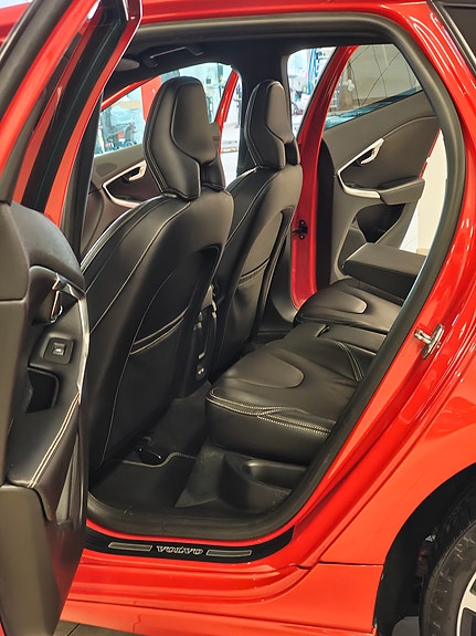 Volvo V40 15 of 19