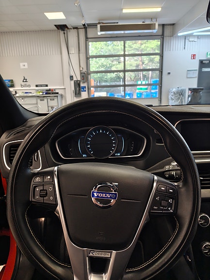 Volvo V40 12 of 19