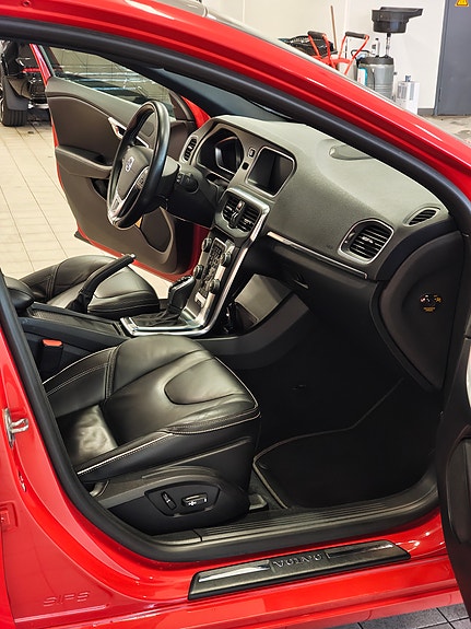 Volvo V40 17 of 19