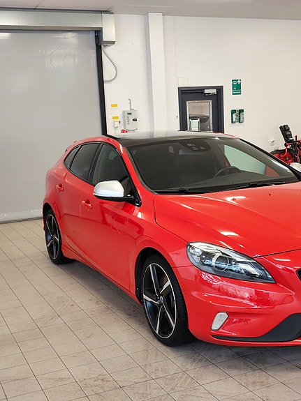 Volvo V40 2 of 19