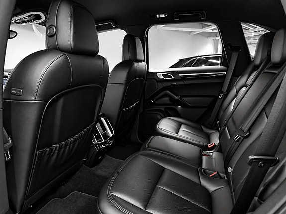 Porsche Cayenne 26 of 26