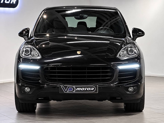 Porsche Cayenne 8 of 26