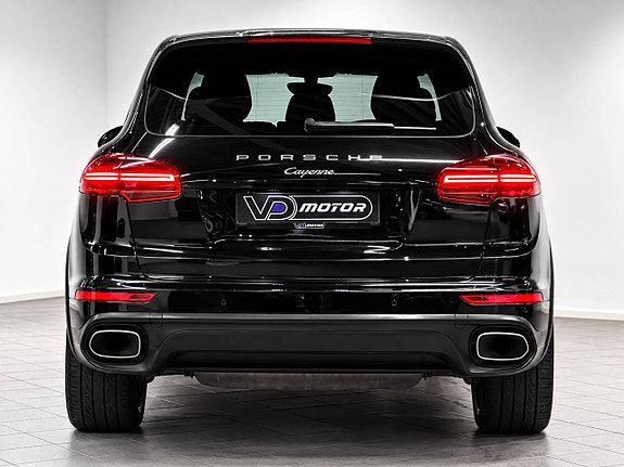 Porsche Cayenne 7 of 26
