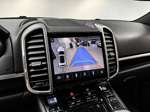 Porsche Cayenne 22 of 26