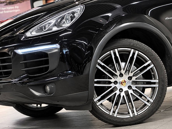 Porsche Cayenne 10 of 26