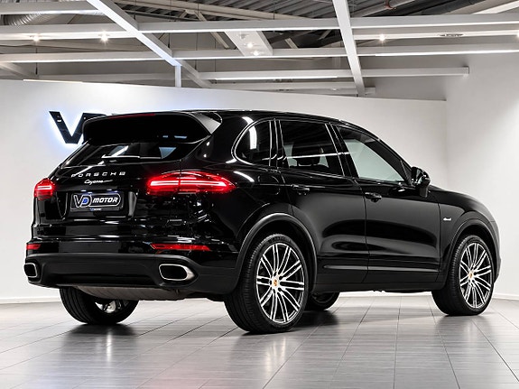 Porsche Cayenne 5 of 26