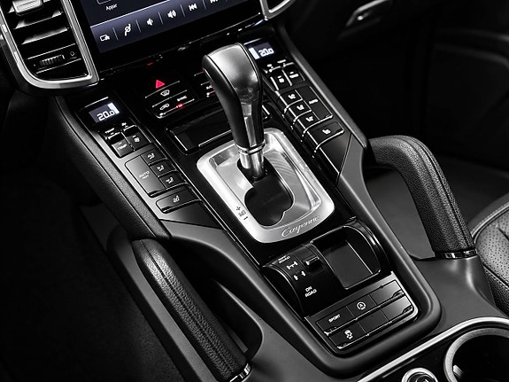 Porsche Cayenne 19 of 26