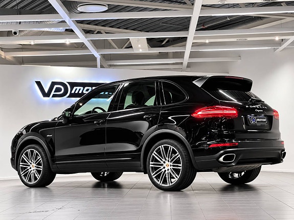 Porsche Cayenne 3 of 26