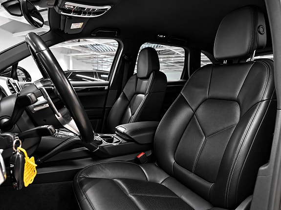 Porsche Cayenne 18 of 26