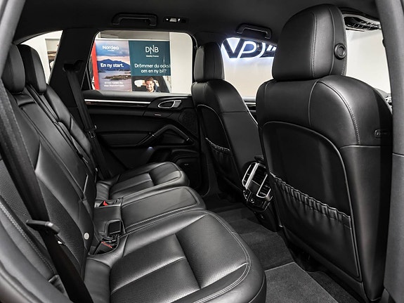 Porsche Cayenne 25 of 26