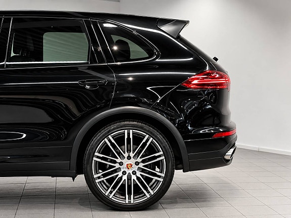 Porsche Cayenne 11 of 26