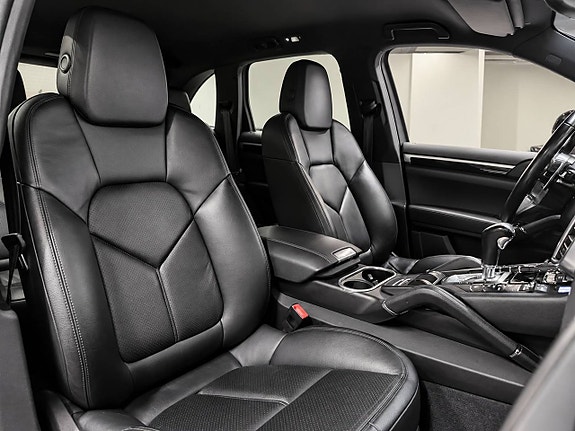 Porsche Cayenne 24 of 26
