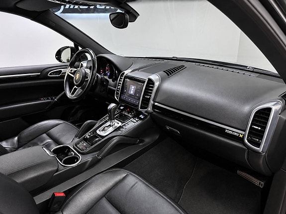 Porsche Cayenne 23 of 26