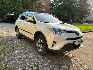 Toyota RAV4 4 of 8