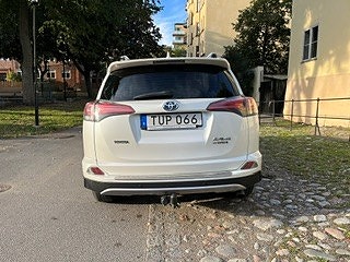 Toyota RAV4 5 of 8