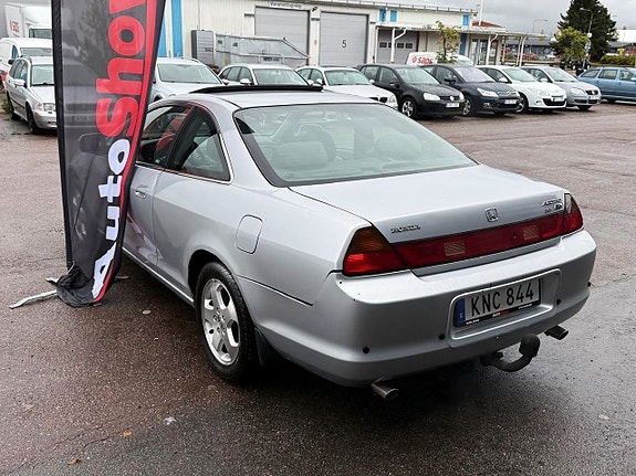 Honda Accord 4 of 12
