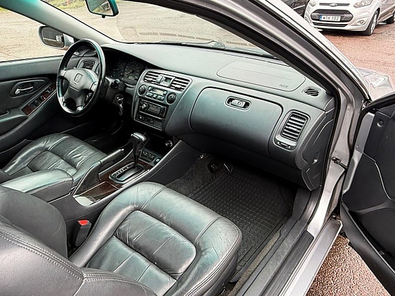 Honda Accord 9 of 12