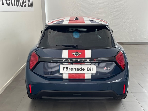 MINI Cooper S 11 of 13