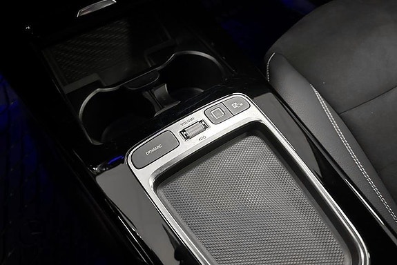 Mercedes-Benz CLA250 e 12 of 18