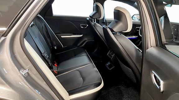 Kia K4 5 of 12